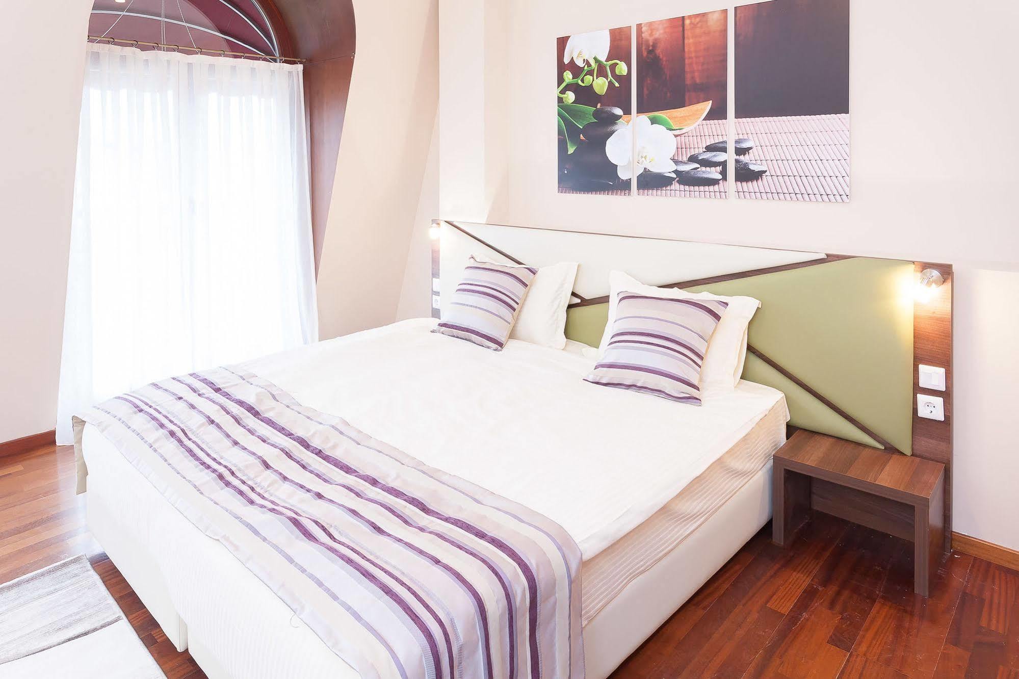 Modern Inn Boutique Hotel Skopje Extérieur photo